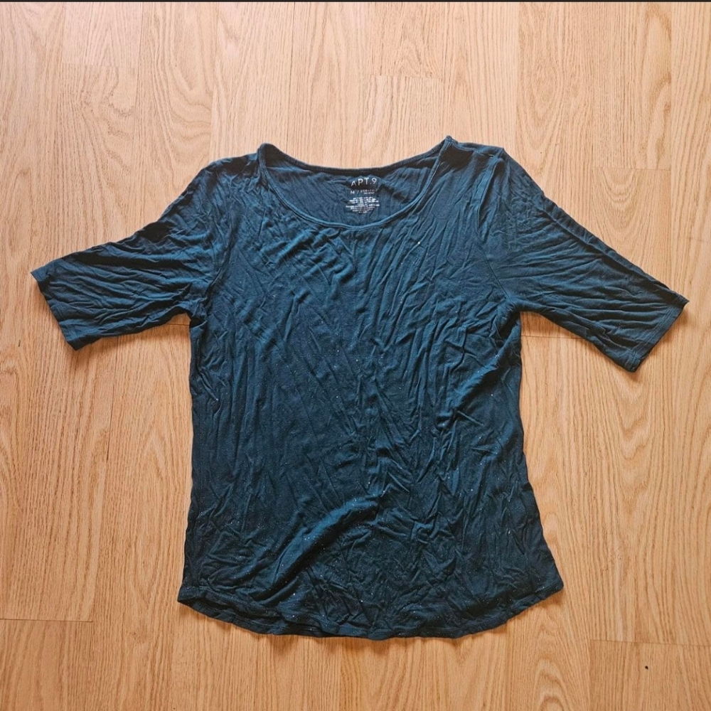 Medium, Apt. 9, Green 1/4 sleeve t-shirt